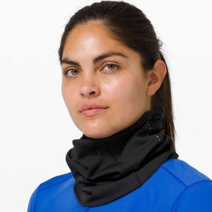 Lululemon Run for It All Neckwarmer Black Size